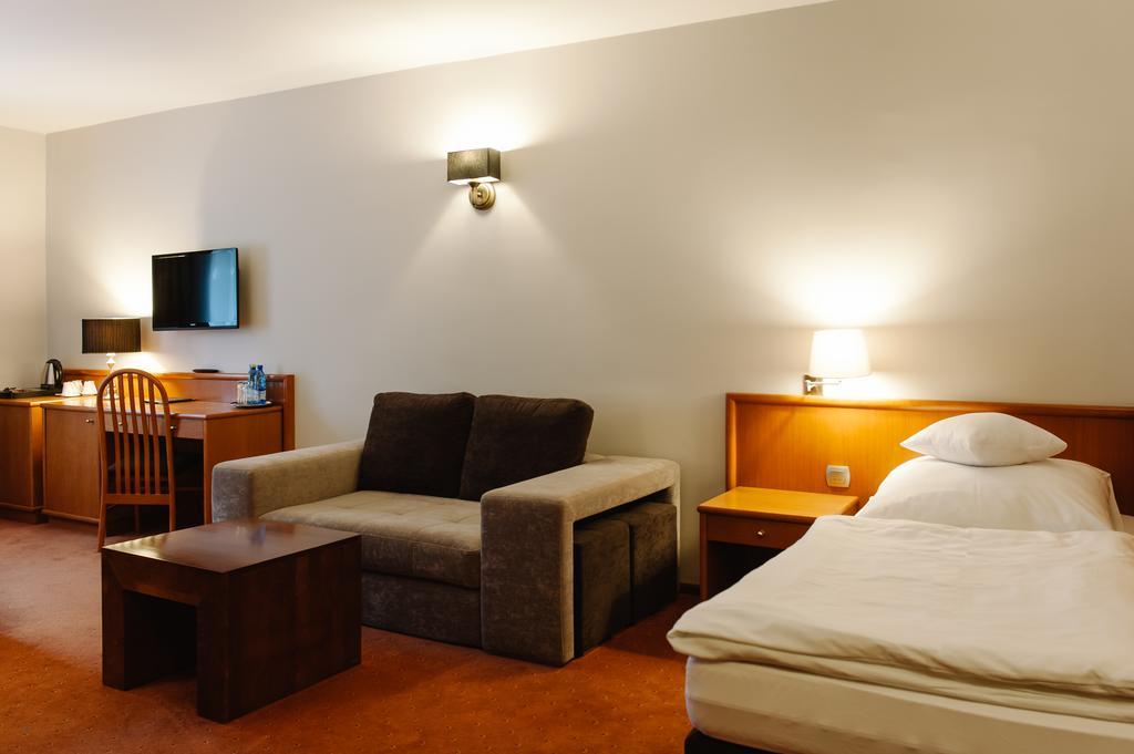 Hotel Santin Belchatow Luaran gambar